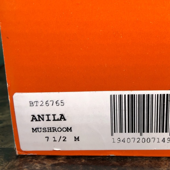 NEW Baretraps Anila Booties - Picture 14 of 15